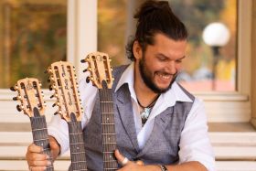 Vicente Patiz: „Travels"